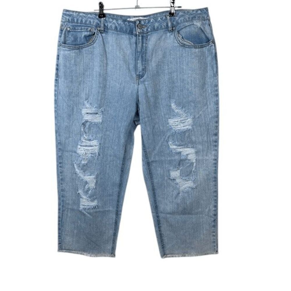 C Est. 1946 Stretch Denim Mid Rise Capris Light Wash Raw Hem Distressed Size 14